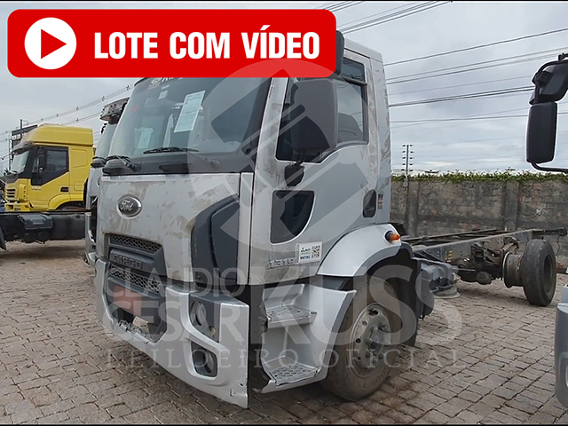 LOTE 008 - Ford Cargo 1319 C Fechada 2013