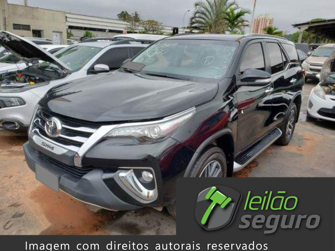 LOTE 002 TOYOTA HILUX SW4 2017