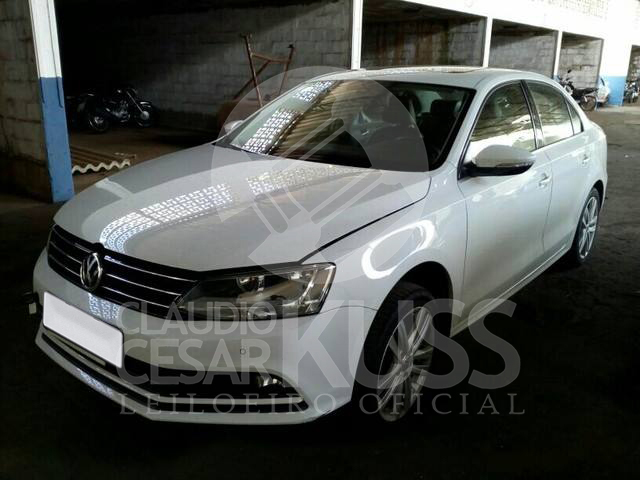 LOTE 039 - Volkswagen Jetta 1.4 TSI Trendline 2016