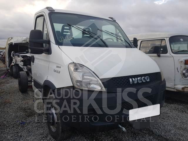 LOTE 017 - IVECO DAILY CHASSI 35S14 CS 3.0 2014