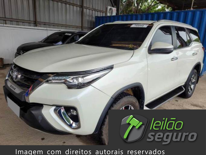 LOTE 021 TOYOTA HILUX SW4 2021